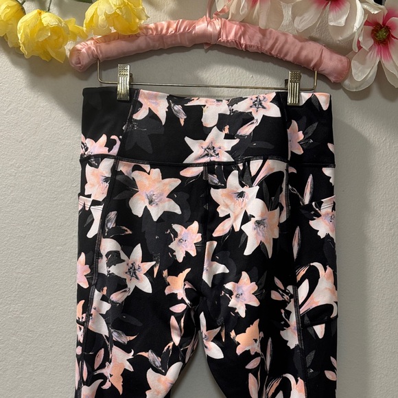 Victoria's Secret Black Leggings with Light Pink Floral Print - Picture 5 of 9
